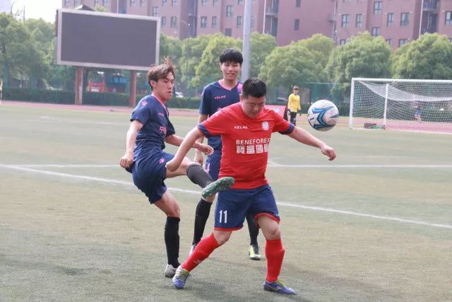 哈维·西蒙斯：我的名字源自巴萨传奇，家人是最坚强的后盾